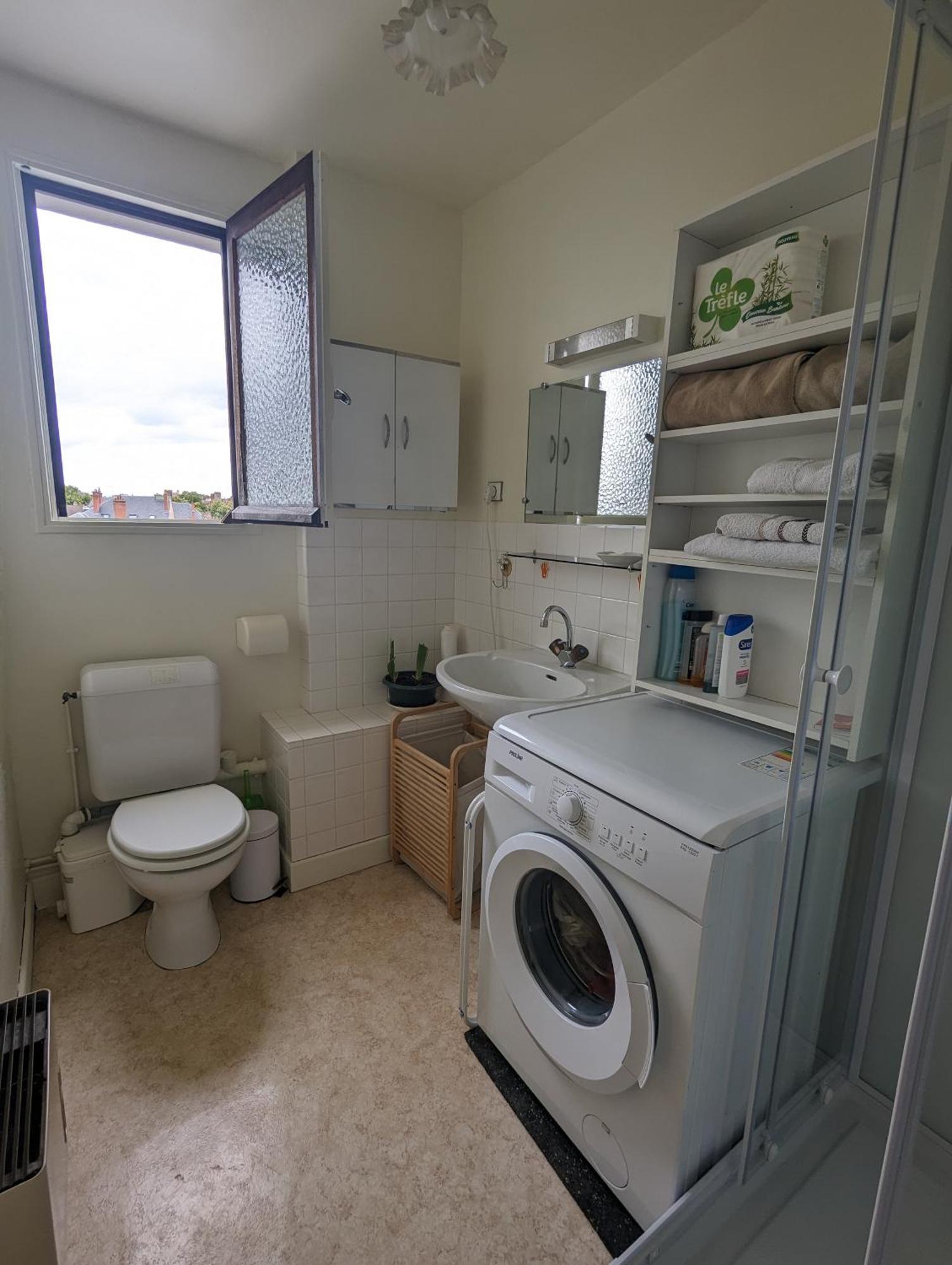 Studio 63M2 3Eme Etage Ou Chambre Dans Appartement 2Eme Etage Pour Sejours A Moulins Moulins  Exterior photo